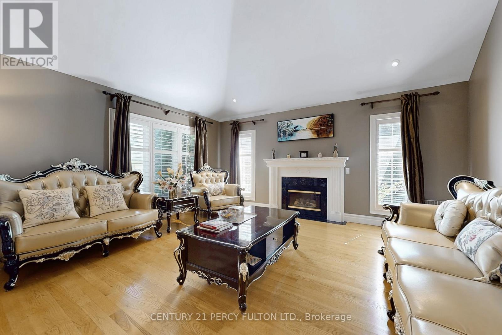 1832 Chesbro Court, Mississauga, Ontario  L5H 4H2 - Photo 3 - W12942488