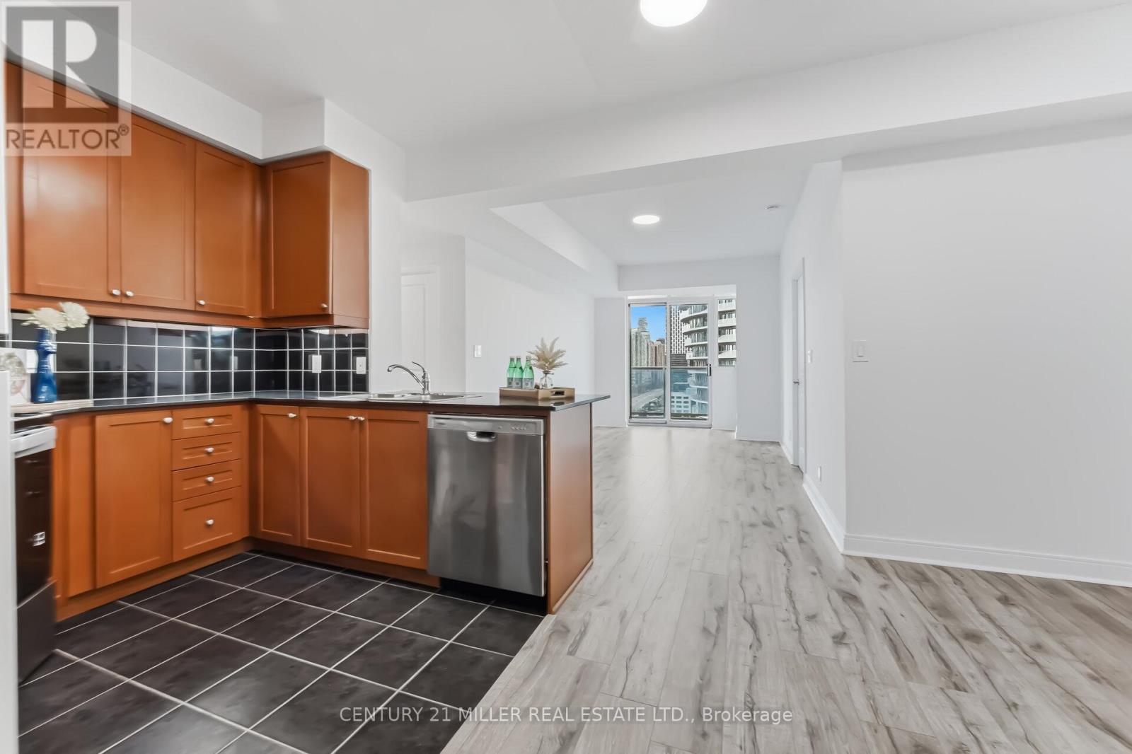 1807 - 80 Absolute Avenue, Mississauga, Ontario  L4Z 0A5 - Photo 3 - W12942530