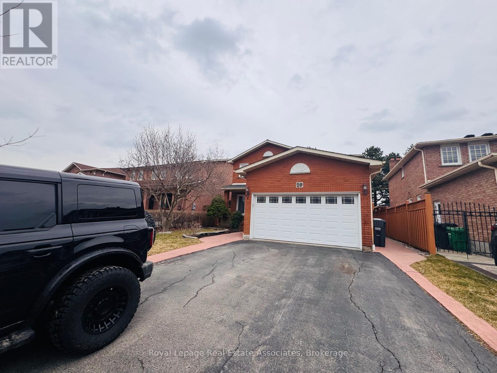 Lower - 20 Inverary Drive, Brampton, Ontario  L6W 3Y3 - Photo 2 - W12942574