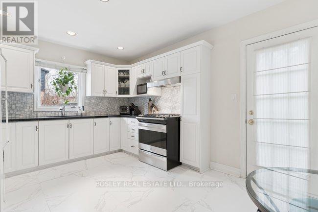 487 Runnymede Road, Toronto, Ontario  M6S 2Z4 - Photo 12 - W12942576