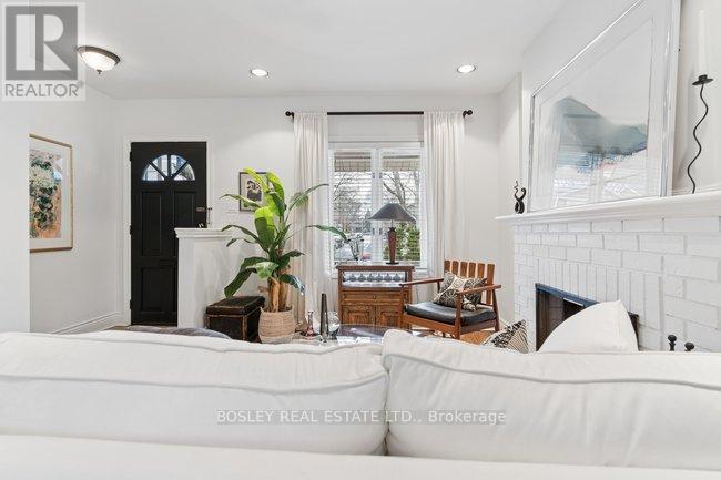 487 Runnymede Road, Toronto, Ontario  M6S 2Z4 - Photo 9 - W12942576