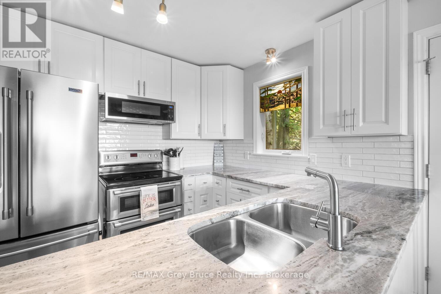 1208 Sunset Drive, South Bruce Peninsula, Ontario  N0H 2T0 - Photo 14 - X12942668