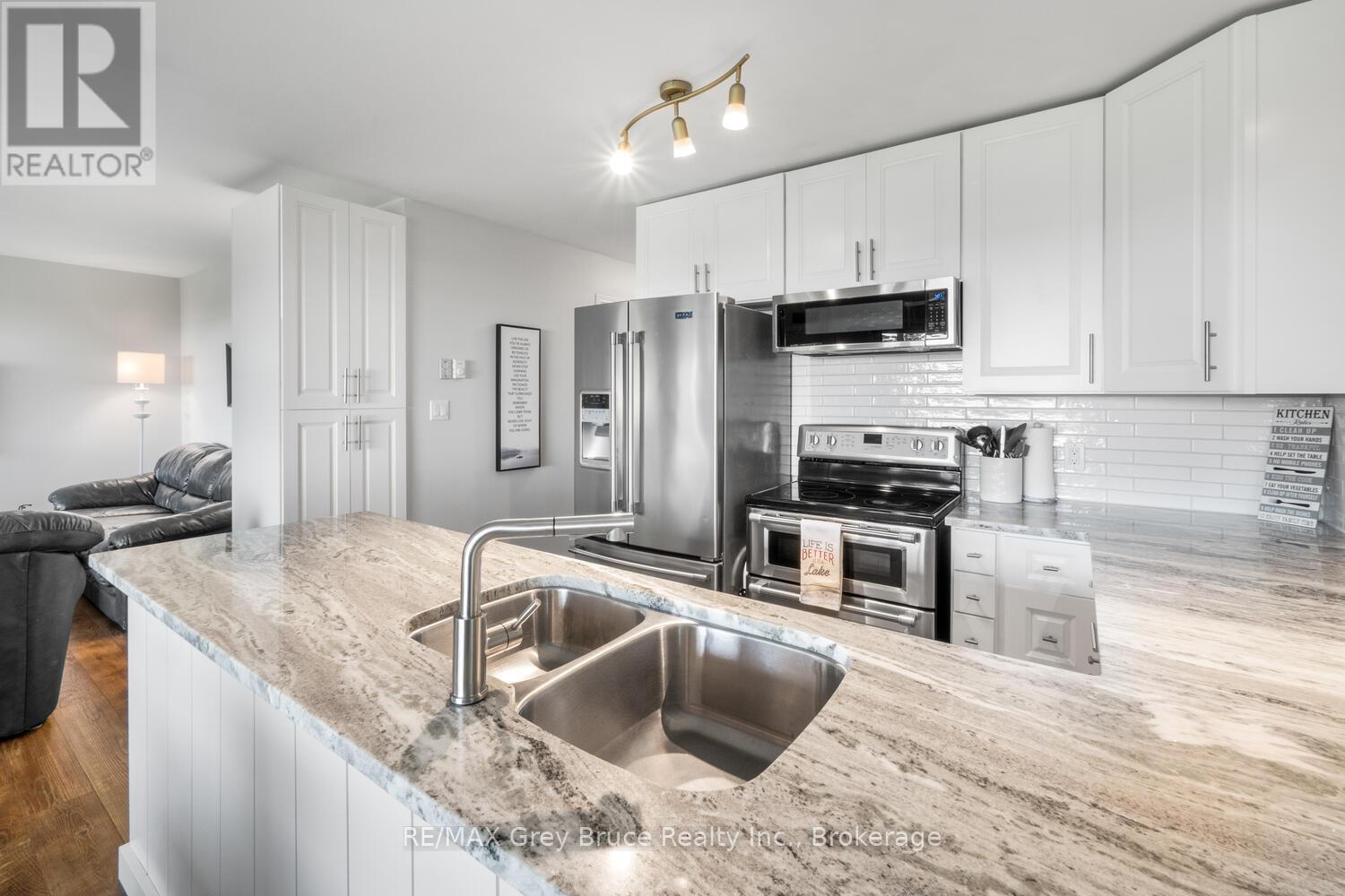 1208 Sunset Drive, South Bruce Peninsula, Ontario  N0H 2T0 - Photo 16 - X12942668