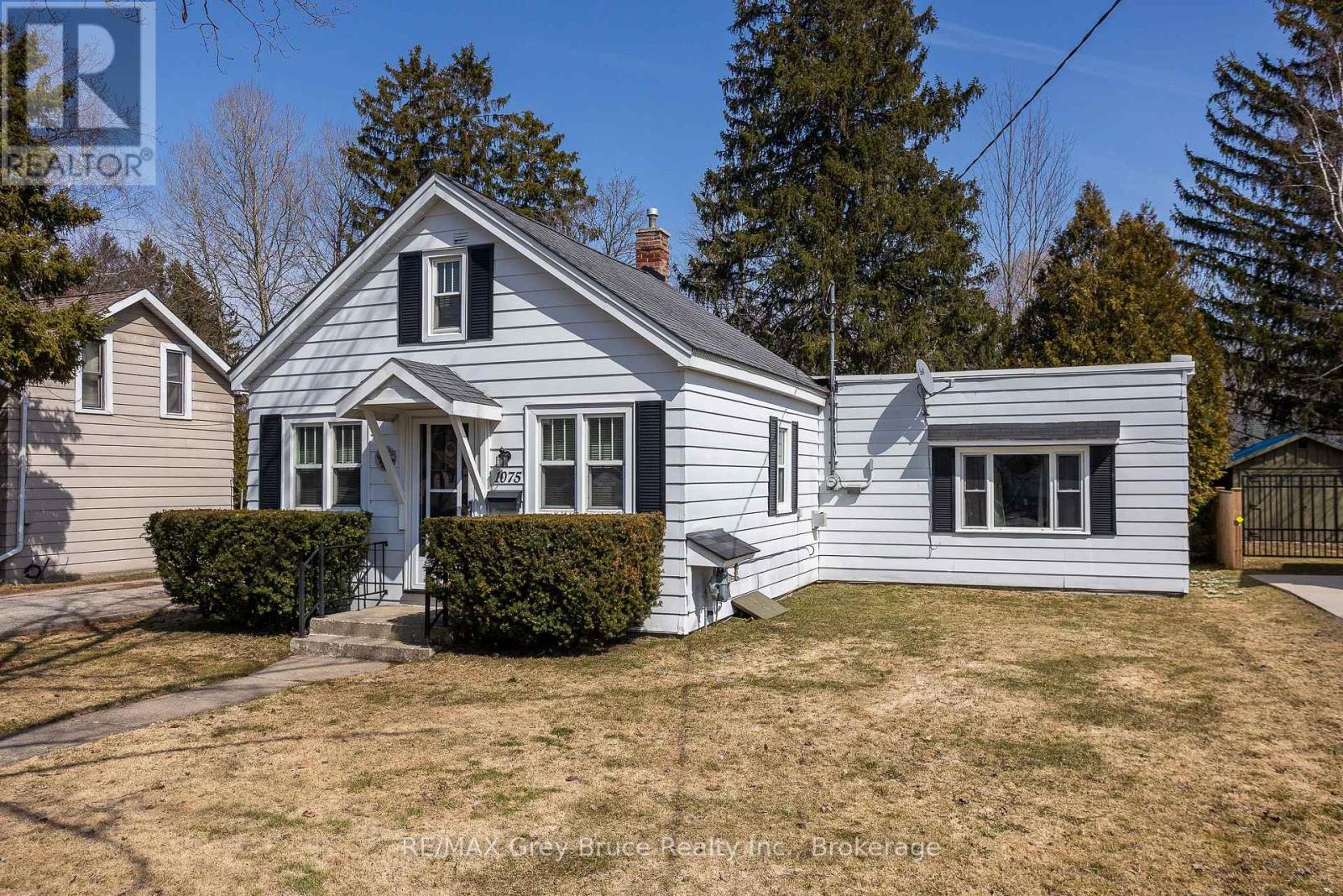 1075 6th Avenue W, Owen Sound, Ontario  N4K 5G8 - Photo 2 - X12942682