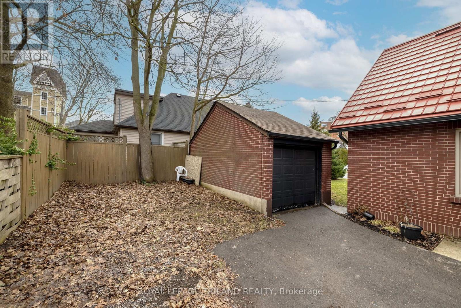 1 Woodland Place, London South, Ontario  N6C 1H9 - Photo 10 - X12902696