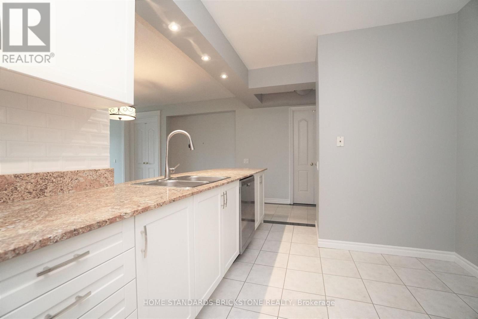 715 - 18 Willam Carson Crescent, Toronto, Ontario  M2P 2G6 - Photo 9 - C12942602