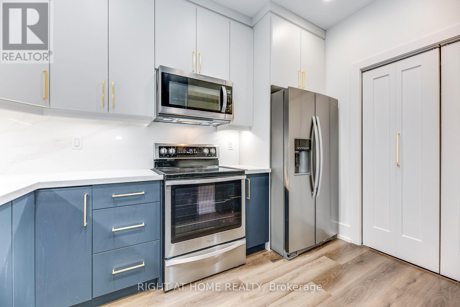 510 - 393 King Street W, Toronto, Ontario  M5V 3G8 - Photo 15 - C12942622