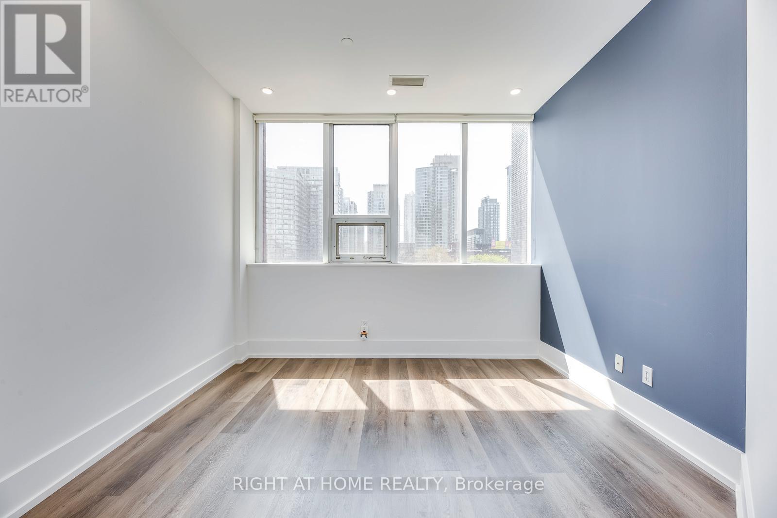 510 - 393 King Street W, Toronto, Ontario  M5V 3G8 - Photo 9 - C12942622