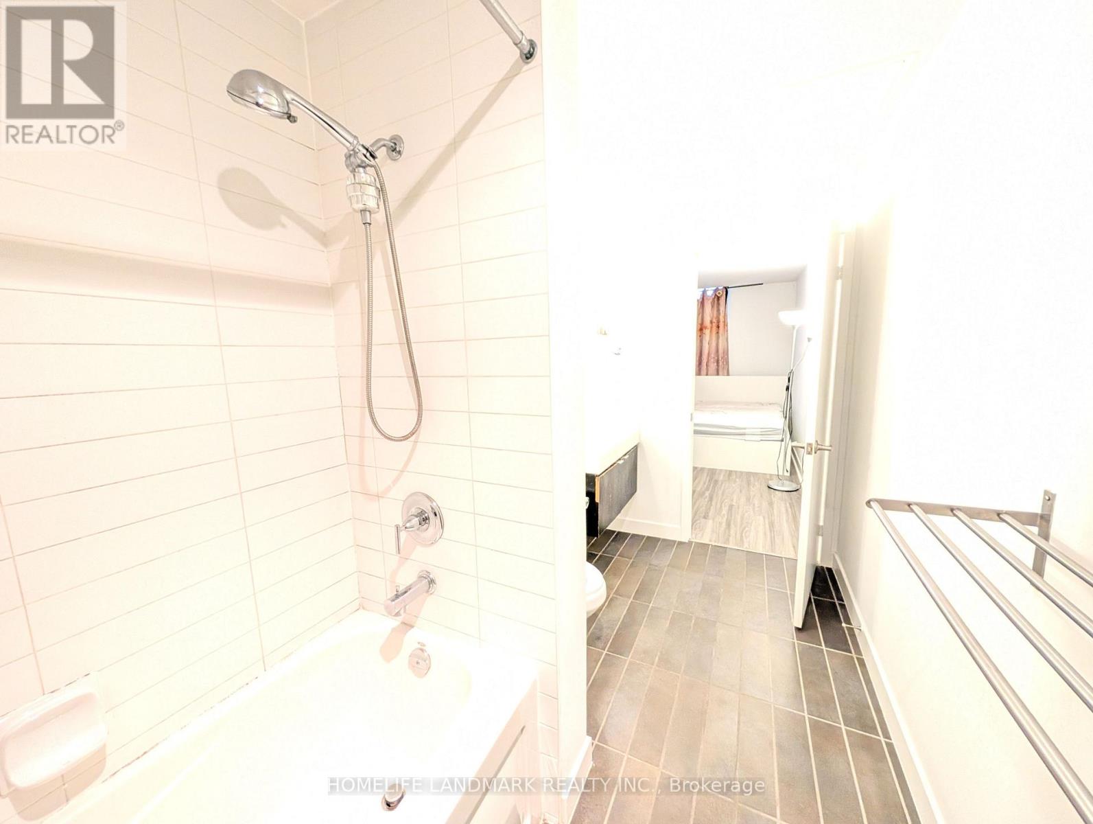 225 - 4k Spadina Avenue, Toronto, Ontario  M5V 3Y9 - Photo 10 - C12942714