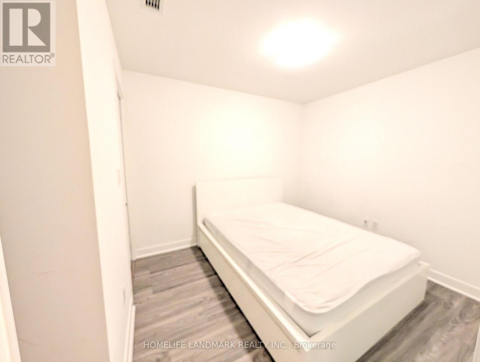 225 - 4k Spadina Avenue, Toronto, Ontario  M5V 3Y9 - Photo 11 - C12942714