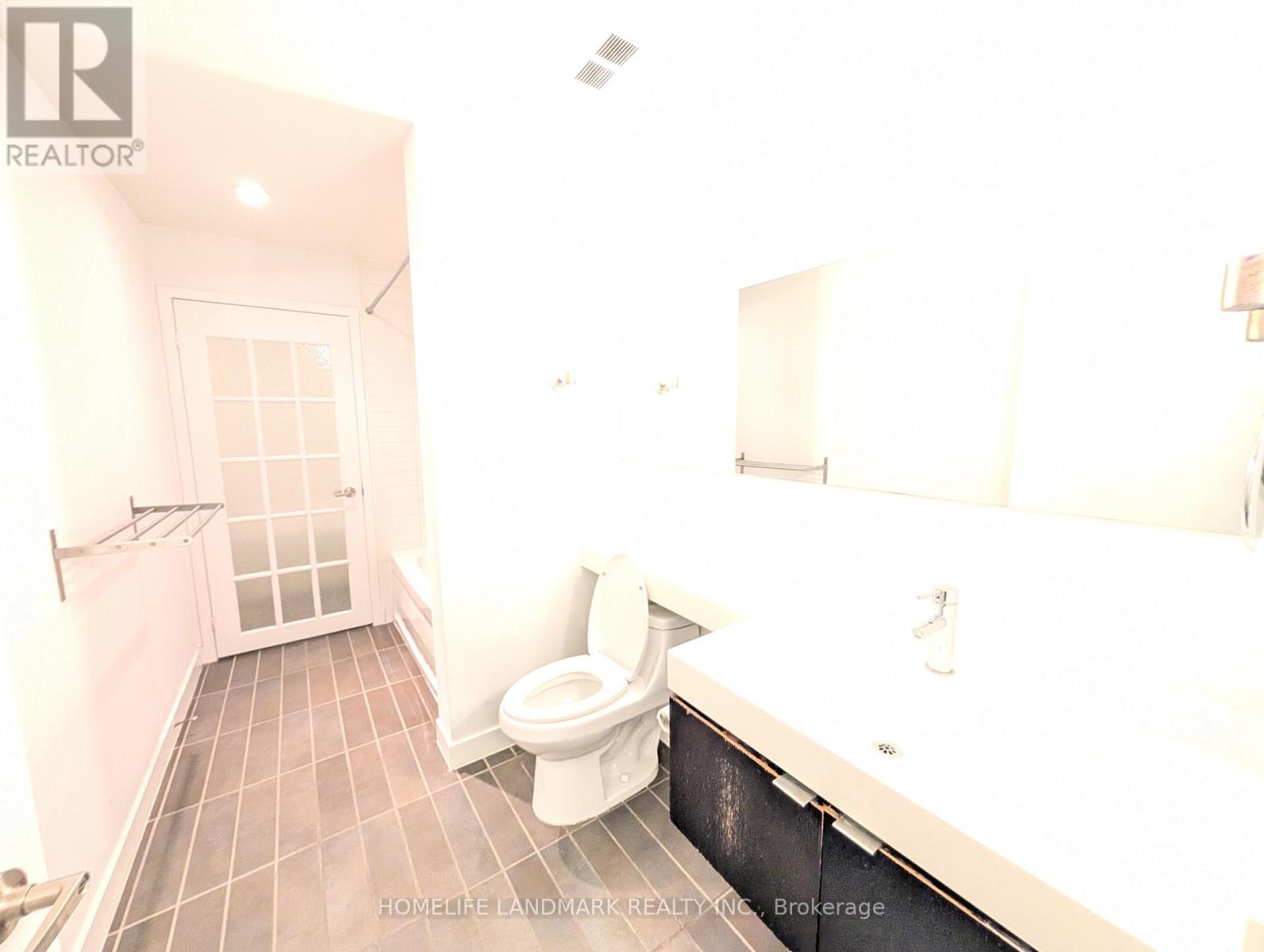 225 - 4k Spadina Avenue, Toronto, Ontario  M5V 3Y9 - Photo 8 - C12942714