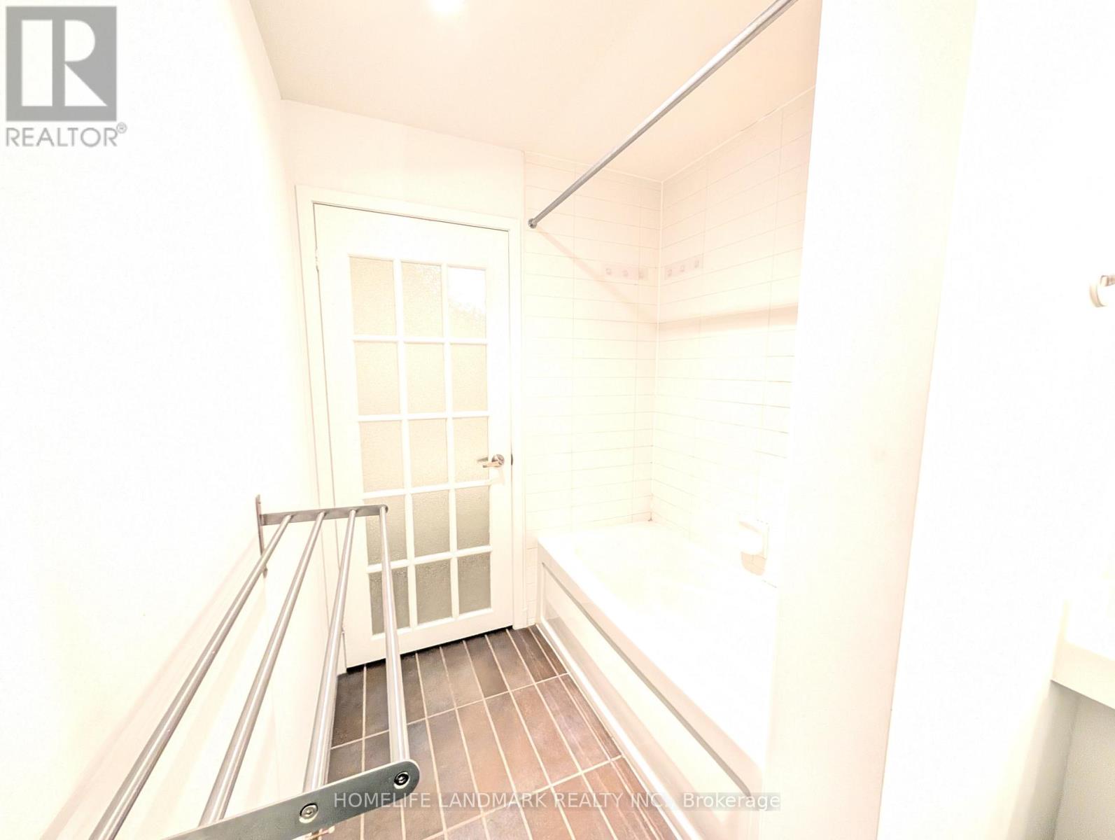 225 - 4k Spadina Avenue, Toronto, Ontario  M5V 3Y9 - Photo 9 - C12942714