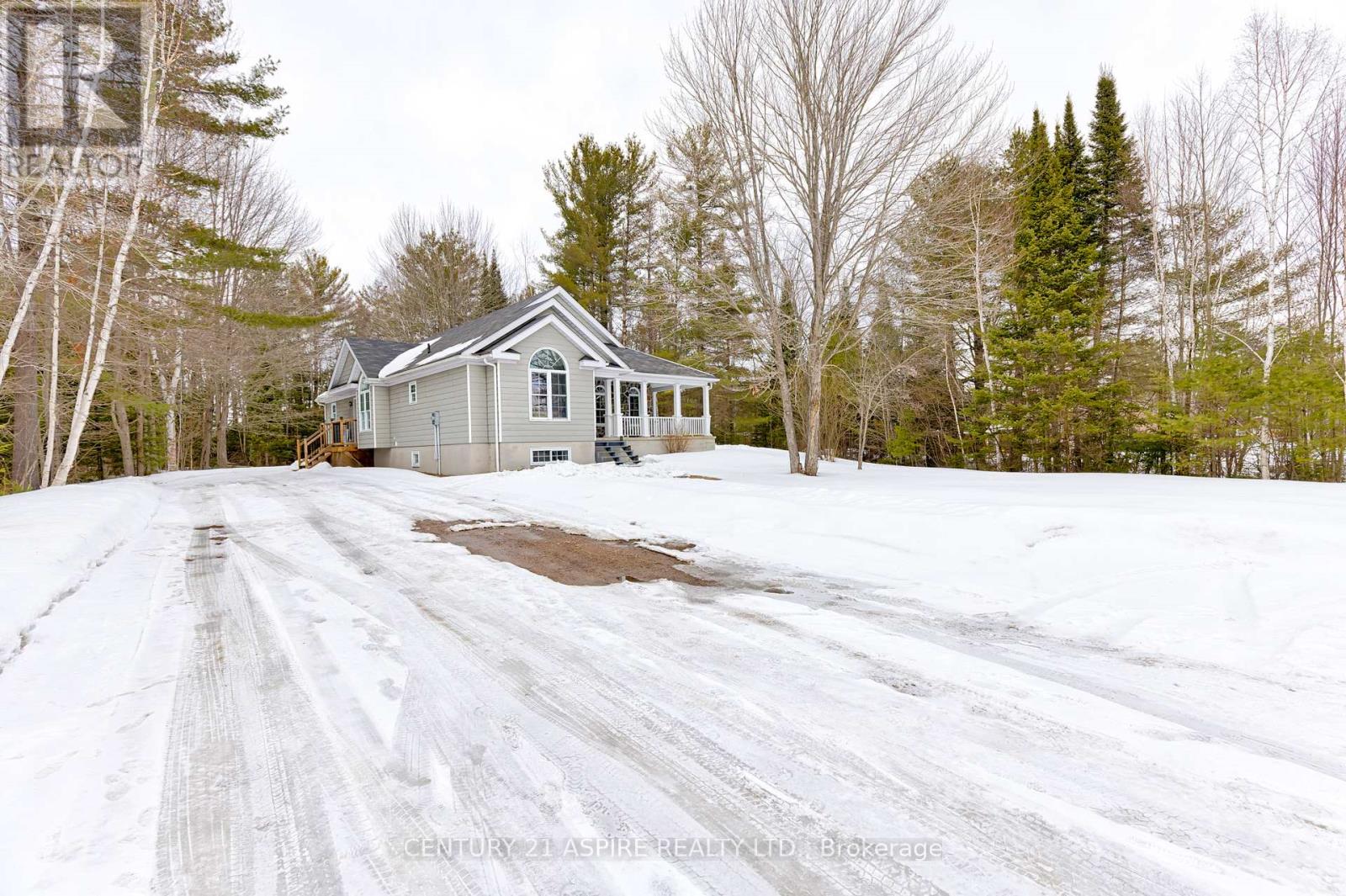 544 Achray Road, Petawawa, Ontario  K8A 6W7 - Photo 2 - X12942608