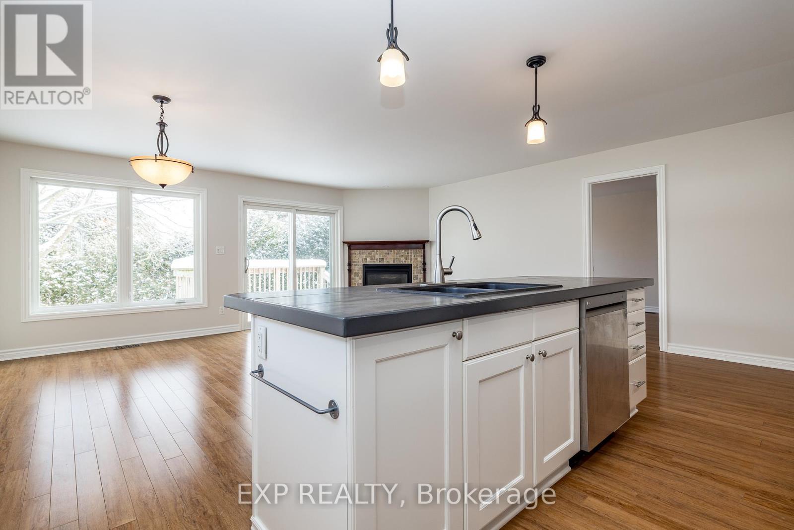 193 Napoleon Street, Carleton Place, Ontario  K7C 2W8 - Photo 4 - X12942708