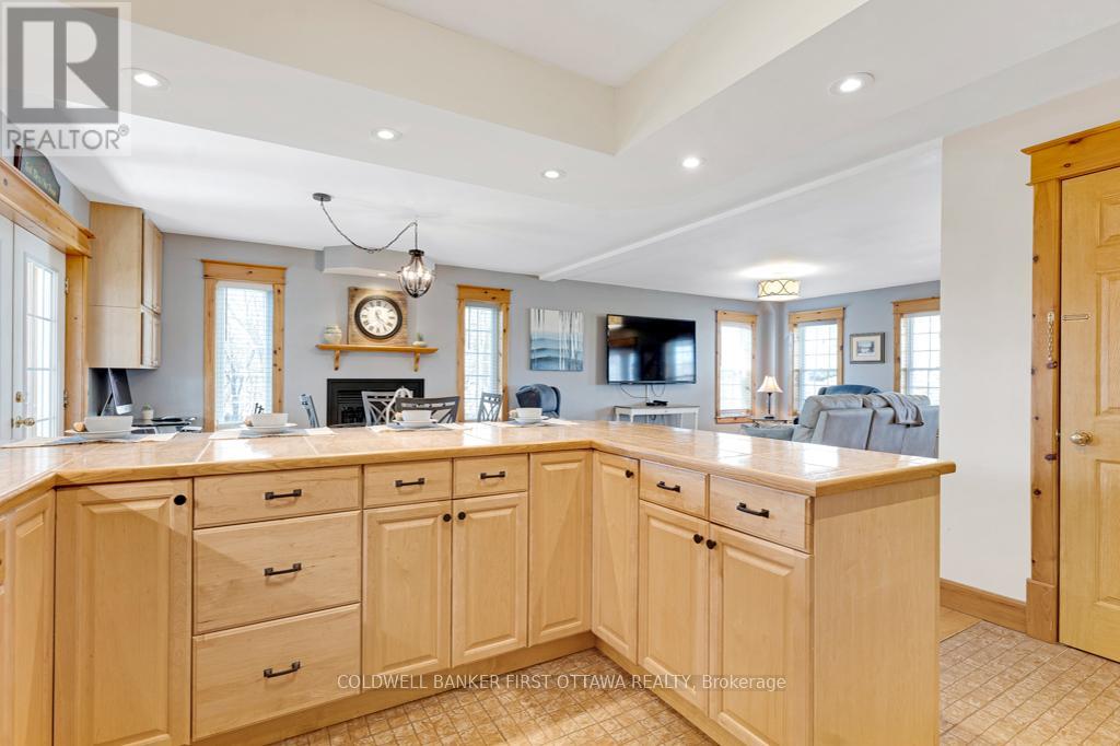 237 Wayside Drive, Drummond/north Elmsley, Ontario  K7R 3C8 - Photo 10 - X12942724