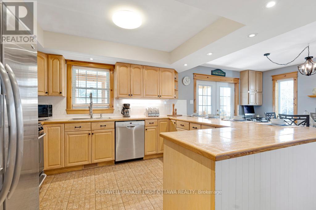 237 Wayside Drive, Drummond/north Elmsley, Ontario  K7R 3C8 - Photo 11 - X12942724