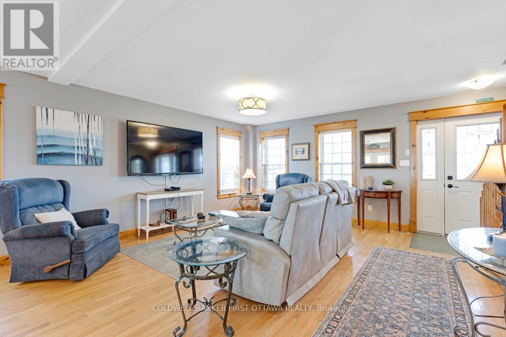 237 Wayside Drive, Drummond/north Elmsley, Ontario  K7R 3C8 - Photo 8 - X12942724