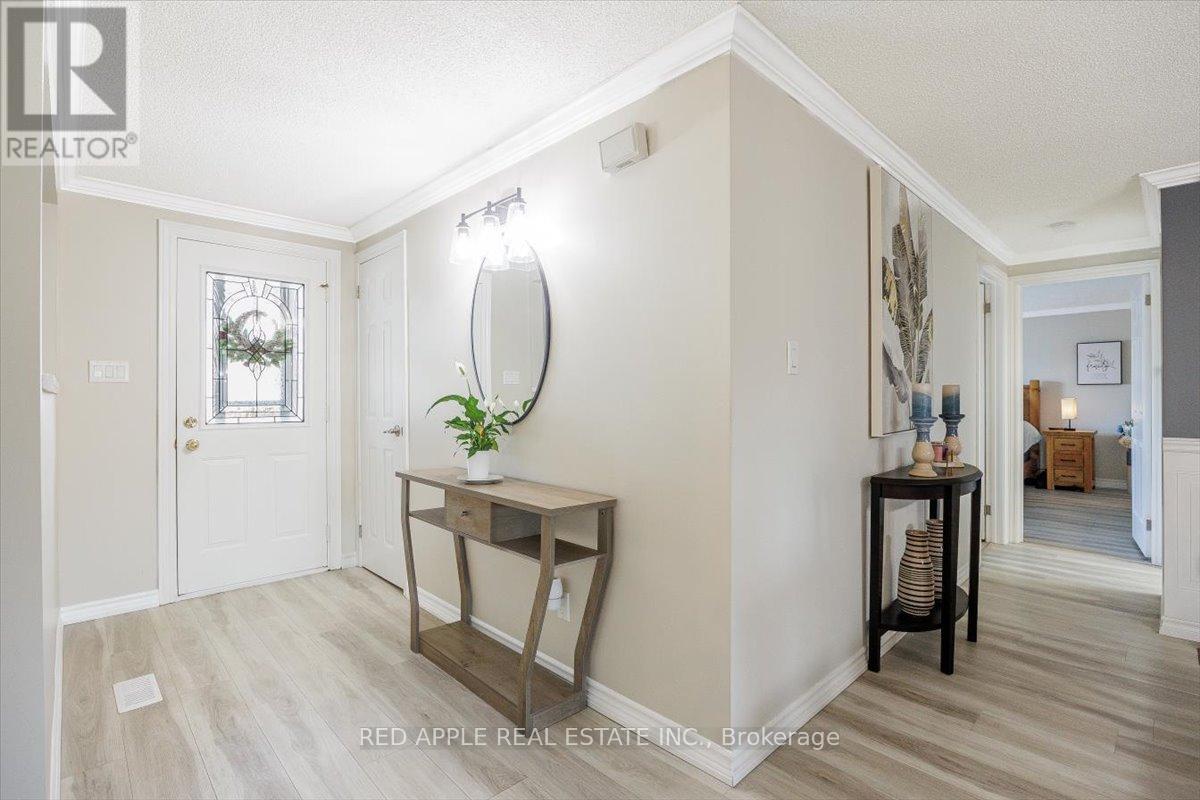 69 Corner Brook Trail, Innisfil, Ontario  L9S 1N7 - Photo 6 - N12942700