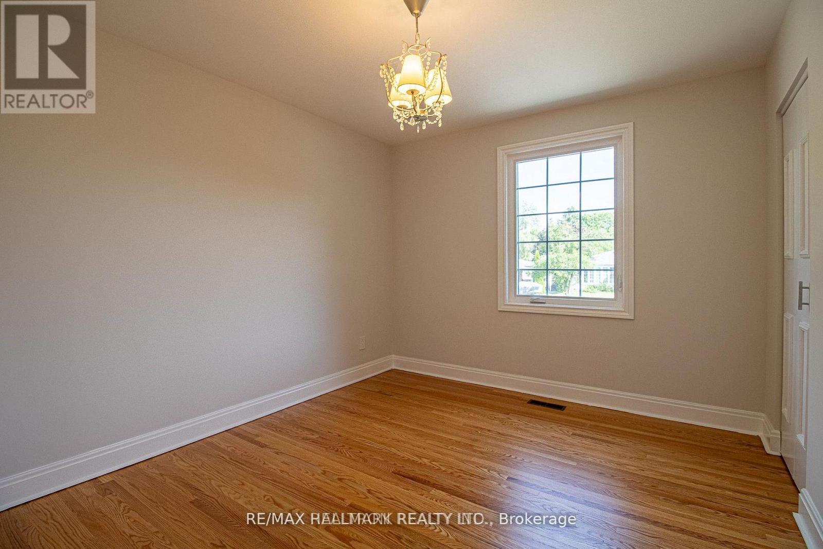 978 Wildwood Drive, Newmarket, Ontario  L3Y 2B5 - Photo 15 - N12942710