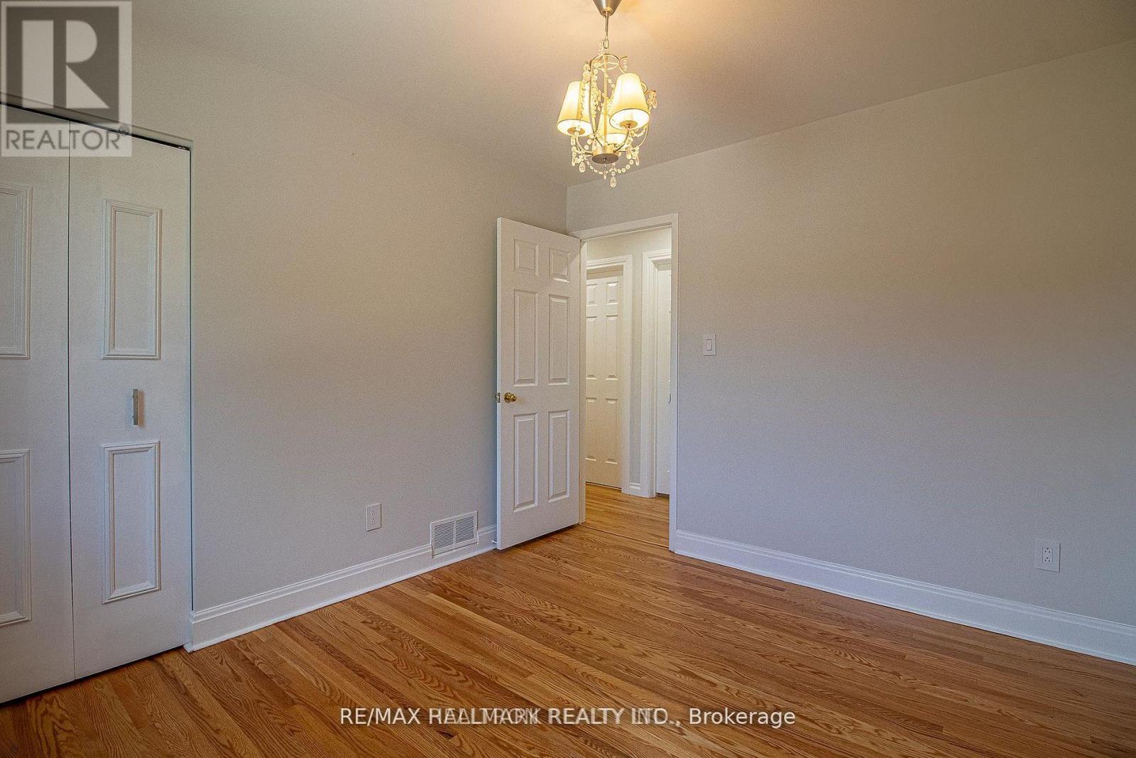 978 Wildwood Drive, Newmarket, Ontario  L3Y 2B5 - Photo 16 - N12942710