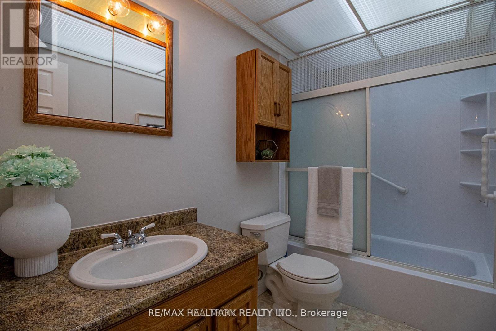 978 Wildwood Drive, Newmarket, Ontario  L3Y 2B5 - Photo 17 - N12942710