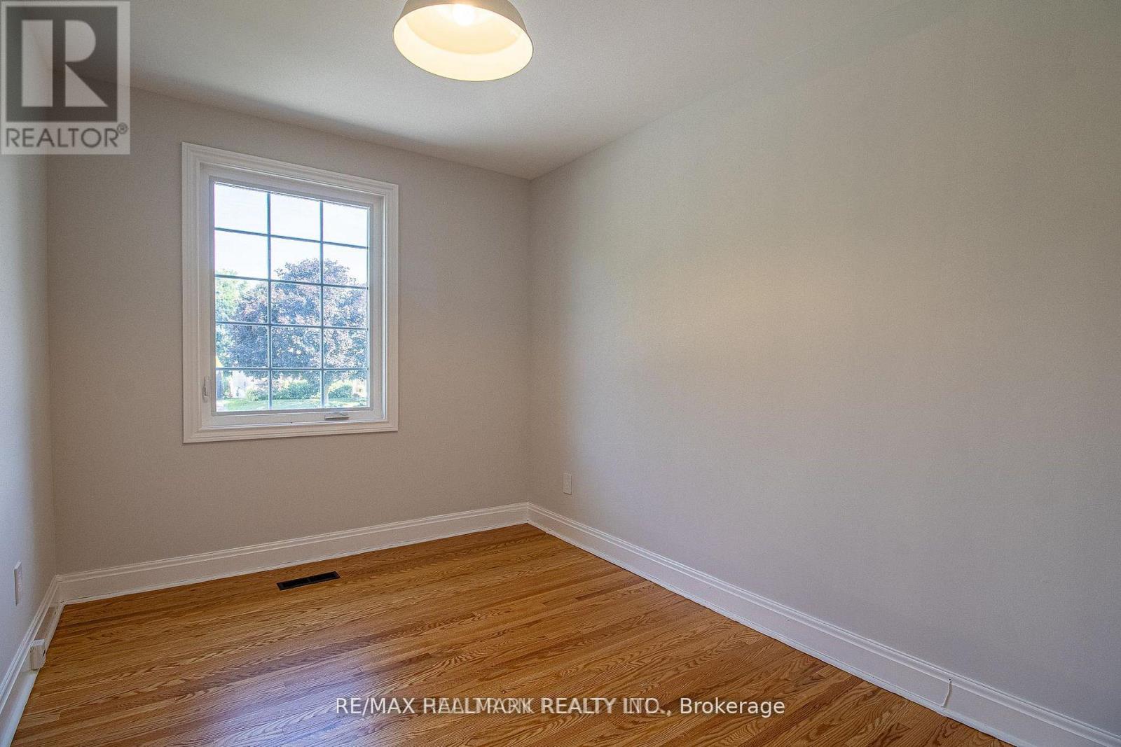 978 Wildwood Drive, Newmarket, Ontario  L3Y 2B5 - Photo 18 - N12942710