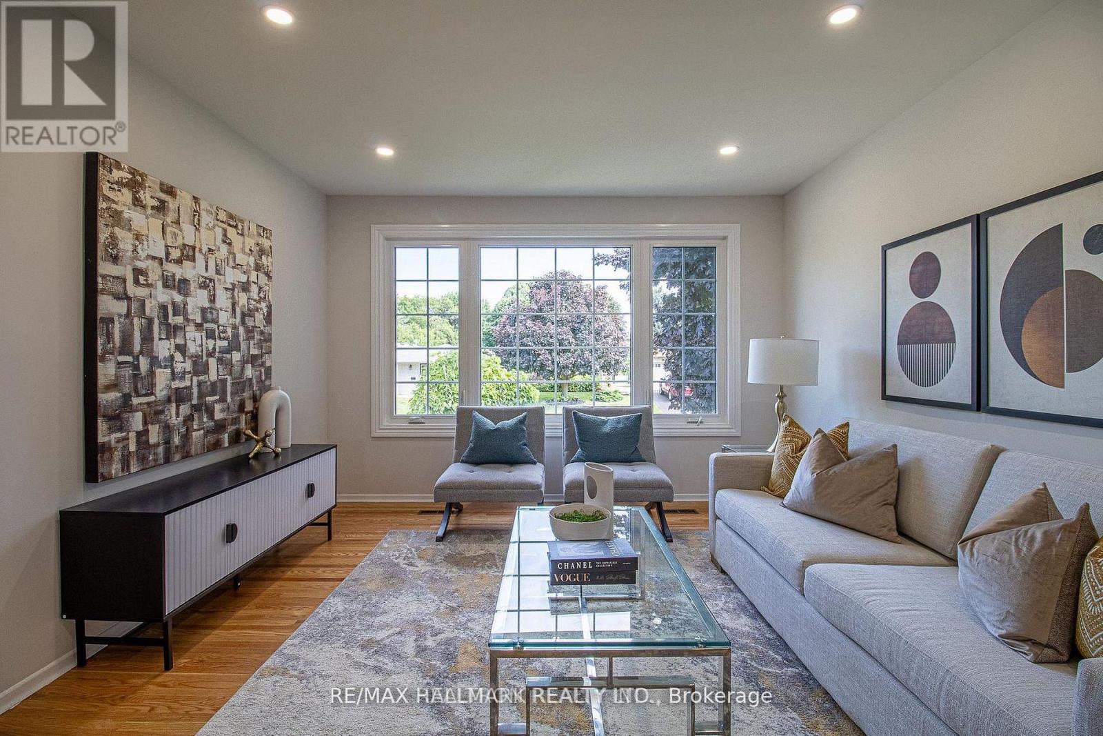 978 Wildwood Drive, Newmarket, Ontario  L3Y 2B5 - Photo 5 - N12942710