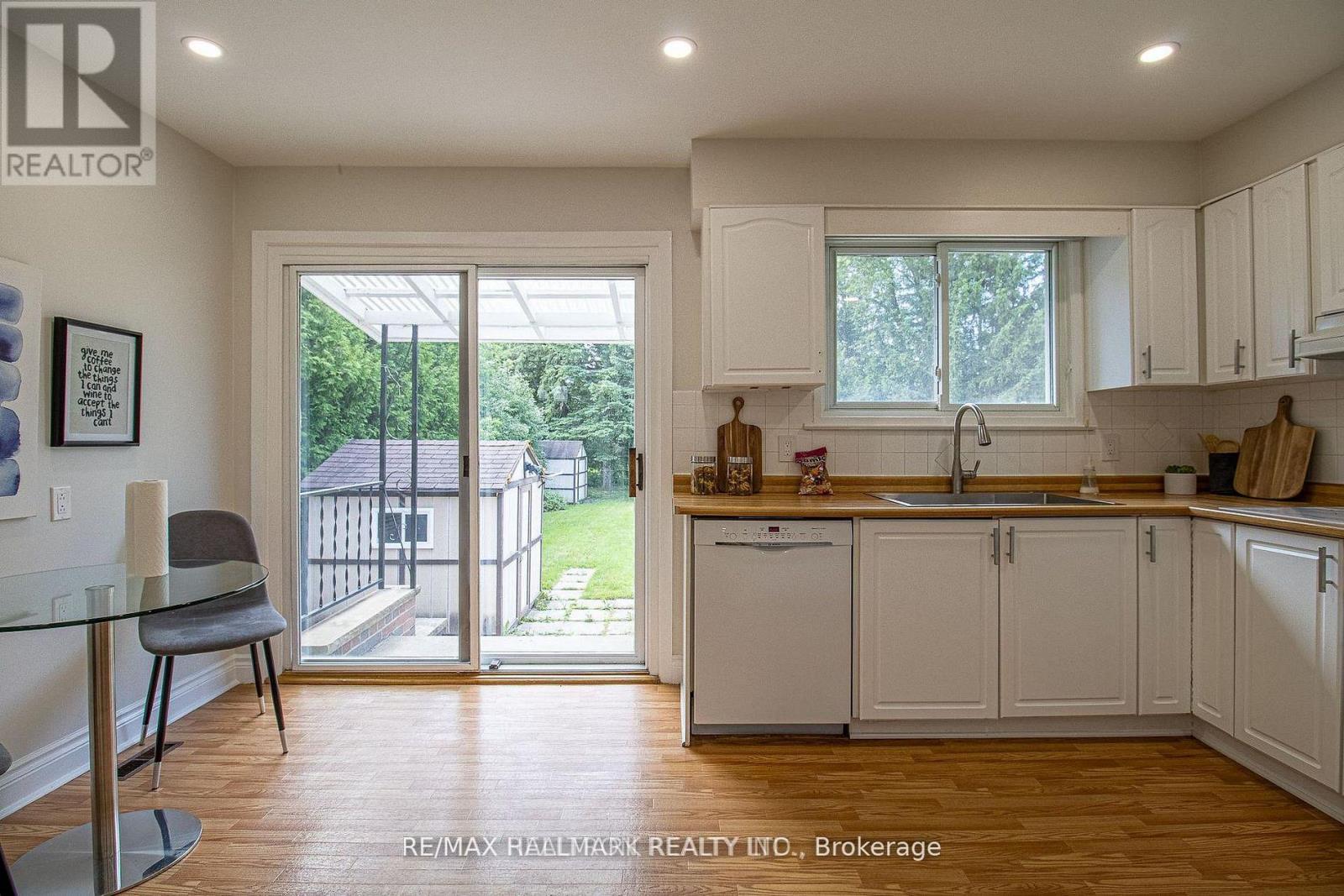 978 Wildwood Drive, Newmarket, Ontario  L3Y 2B5 - Photo 9 - N12942710