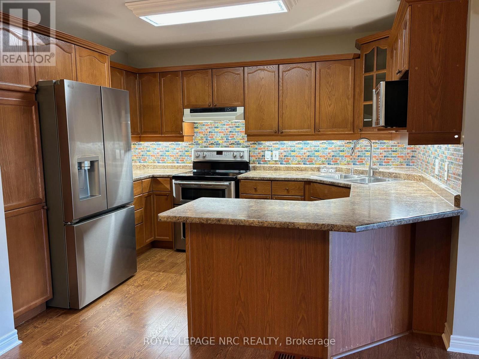 45 Flynn Court, St. Catharines, Ontario  L2S 4E1 - Photo 3 - X12942654