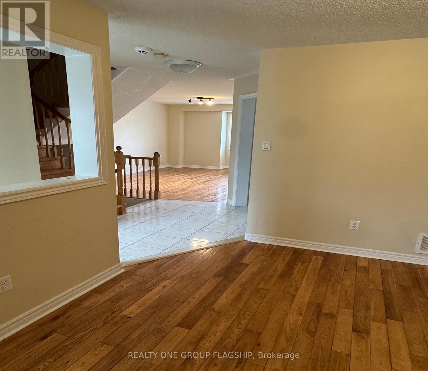 106 - 5662 Glen Erin Drive, Mississauga, Ontario  L5M 6C4 - Photo 3 - W12942606