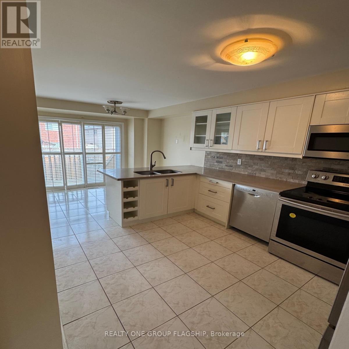 106 - 5662 Glen Erin Drive, Mississauga, Ontario  L5M 6C4 - Photo 6 - W12942606