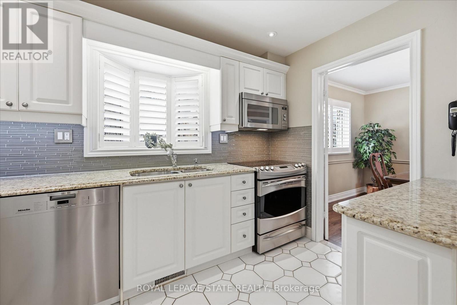 2192 Ireland Drive E, Burlington, Ontario  L7P 3G1 - Photo 10 - W12942632