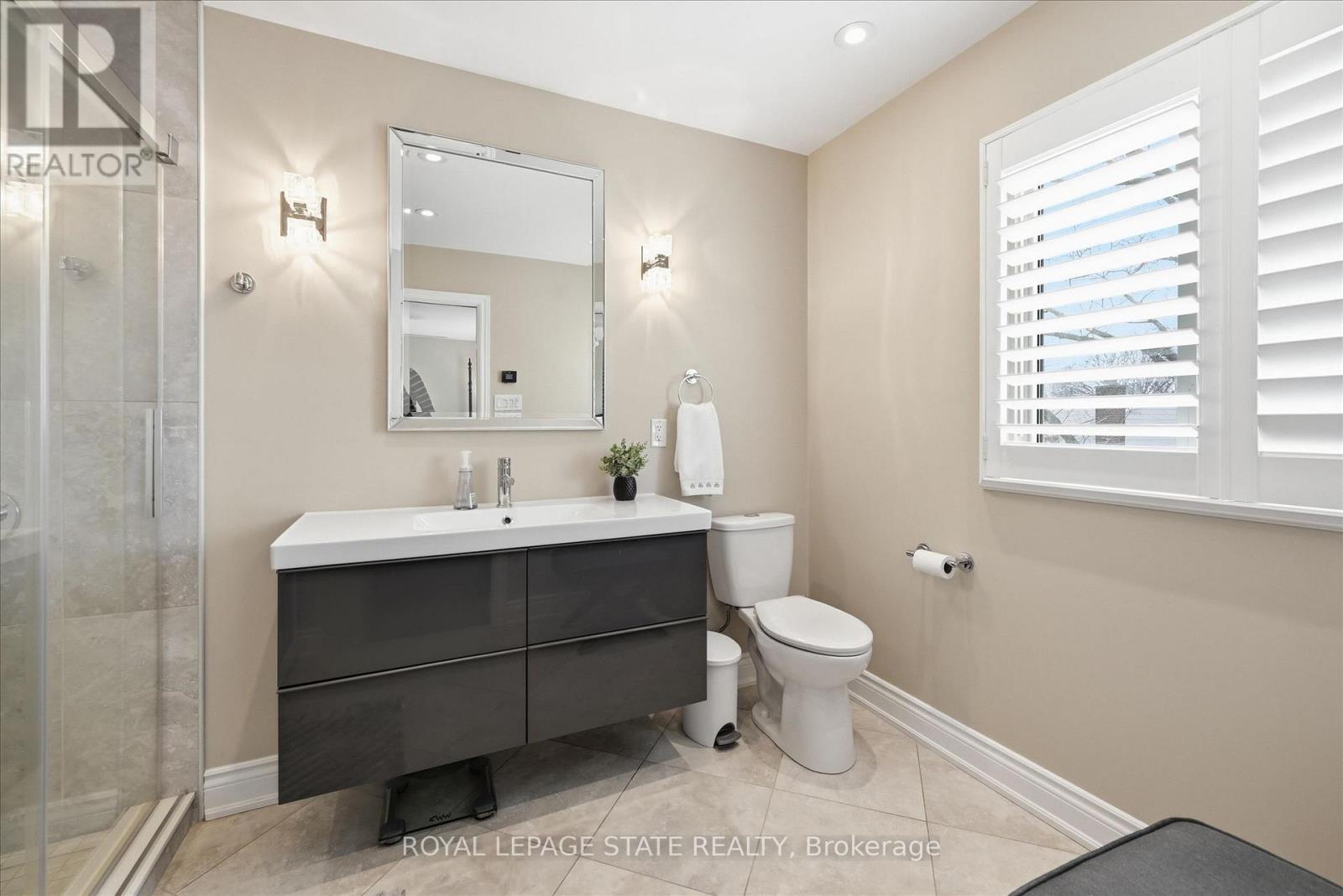 2192 Ireland Drive E, Burlington, Ontario  L7P 3G1 - Photo 21 - W12942632