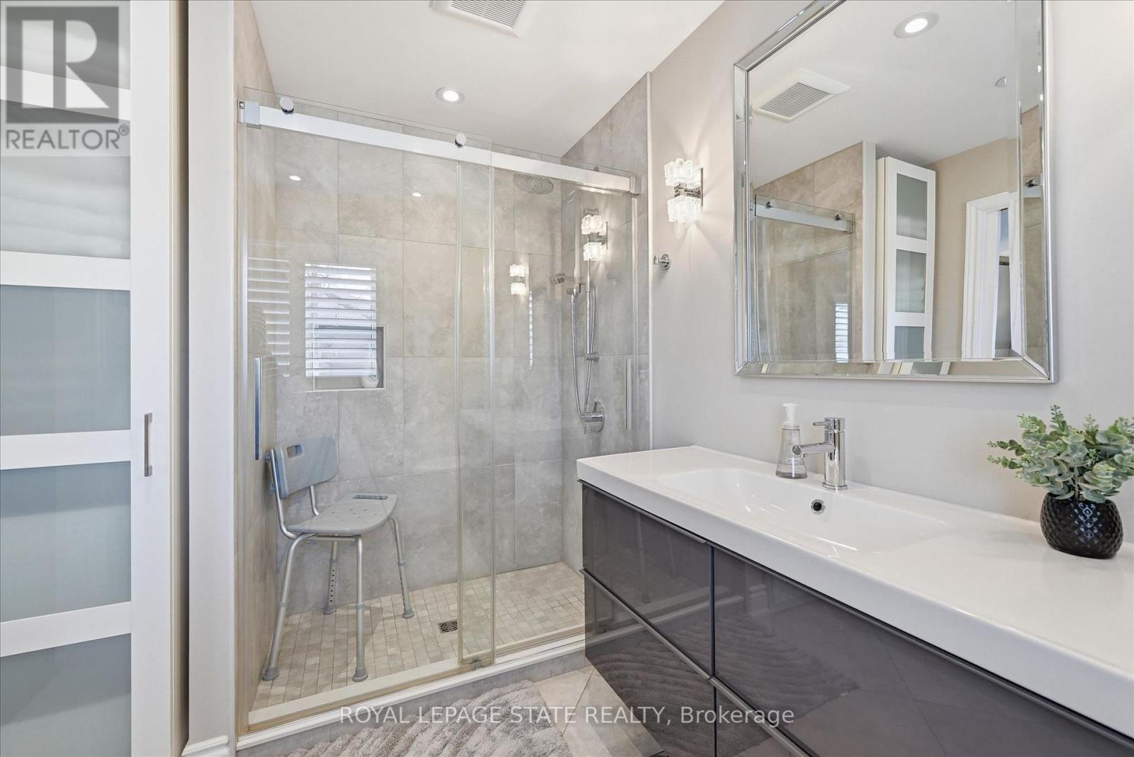 2192 Ireland Drive E, Burlington, Ontario  L7P 3G1 - Photo 22 - W12942632