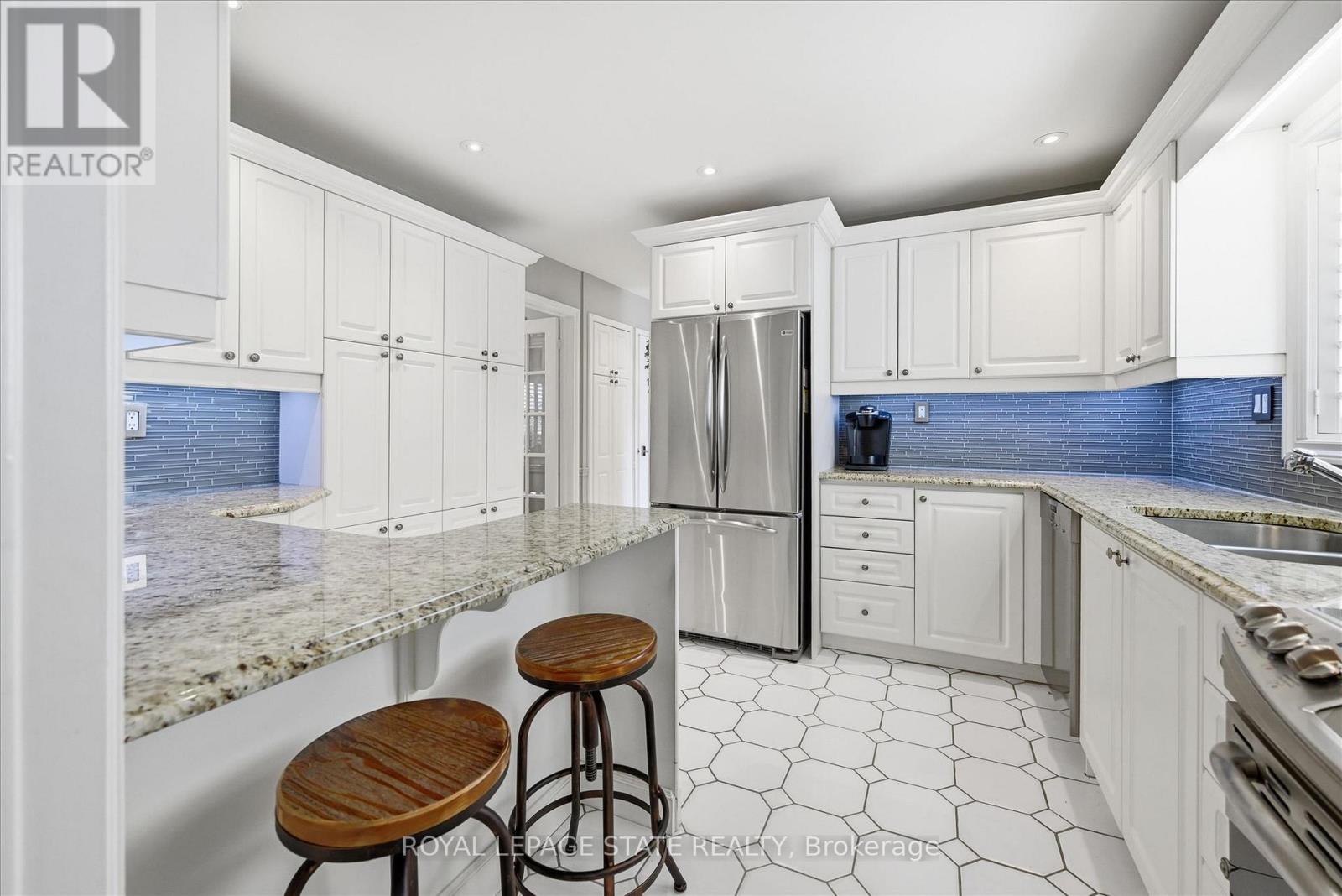 2192 Ireland Drive E, Burlington, Ontario  L7P 3G1 - Photo 8 - W12942632