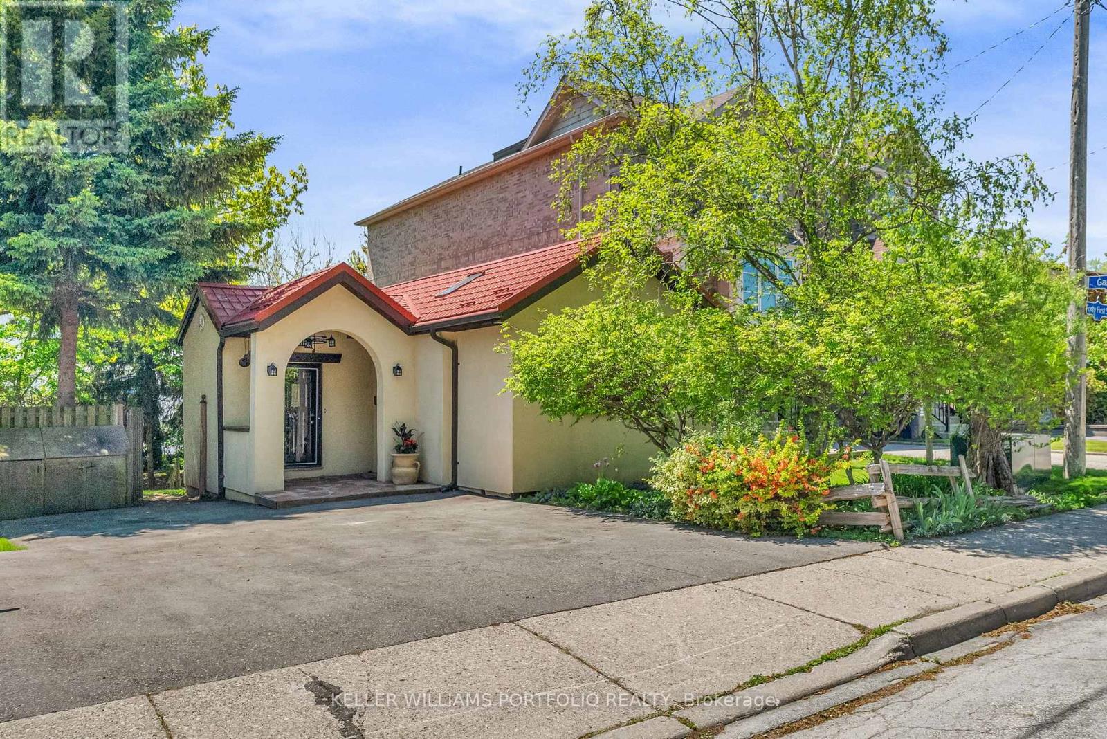 42 FORTY FIRST STREET, Toronto, Ontario