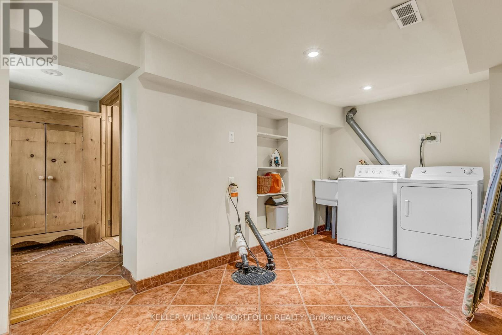 42 Forty First Street, Toronto, Ontario  M8W 3N6 - Photo 29 - W12942650