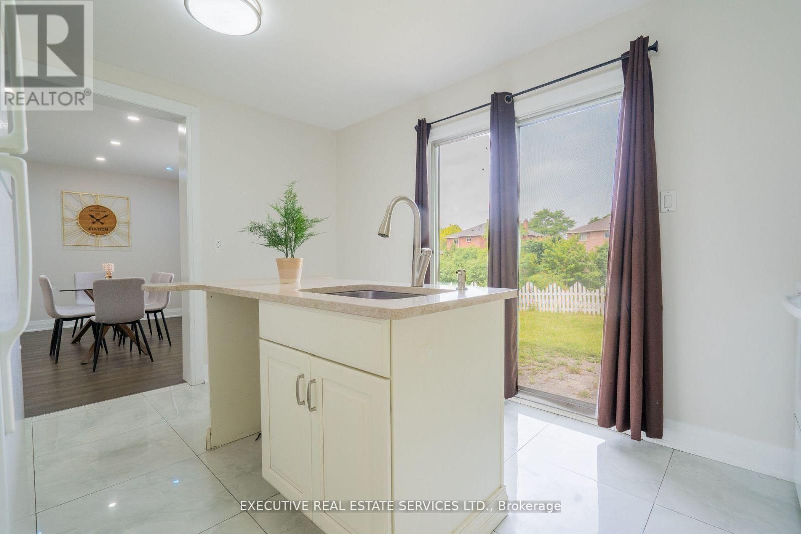 36 Blueridge Square, Brampton, Ontario  L6Z 1A1 - Photo 11 - W12942716