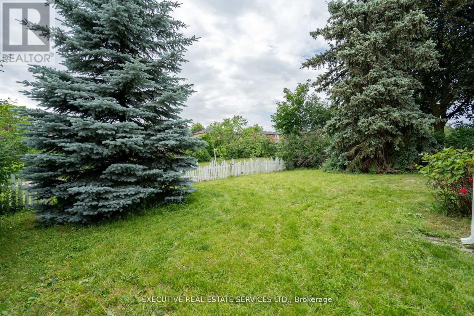 36 Blueridge Square, Brampton, Ontario  L6Z 1A1 - Photo 2 - W12942716