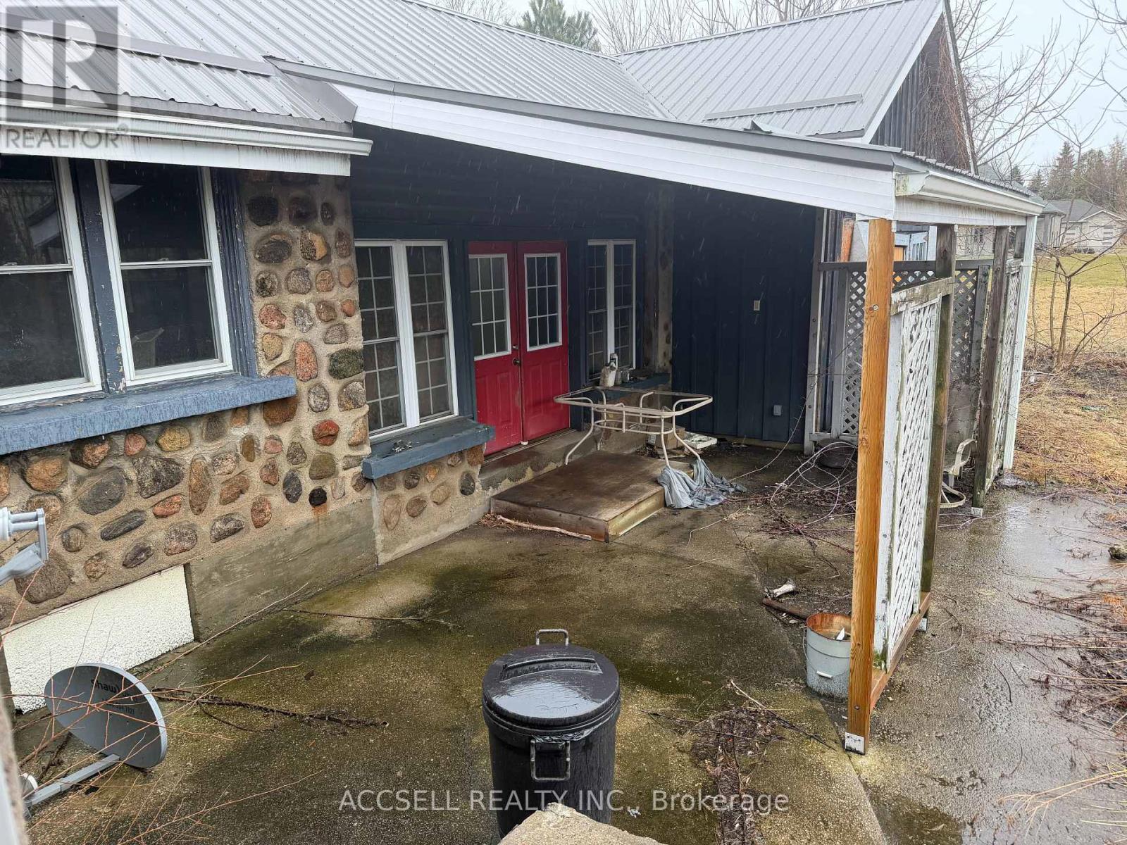 872 Norfolk Street N, Norfolk, Ontario  N3Y 3R8 - Photo 5 - X12942702