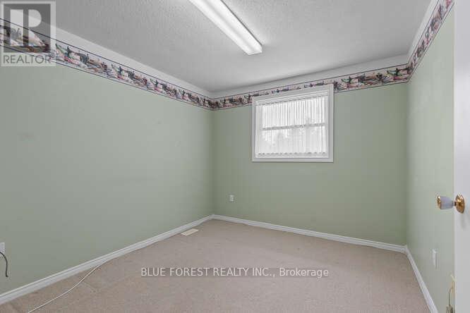 190 Elizabeth Street, Southwest Middlesex, Ontario  N0L 1M0 - Photo 17 - X12801998