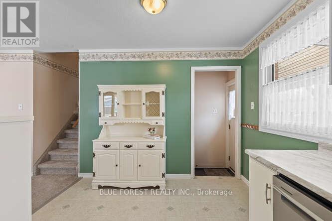 190 Elizabeth Street, Southwest Middlesex, Ontario  N0L 1M0 - Photo 7 - X12801998