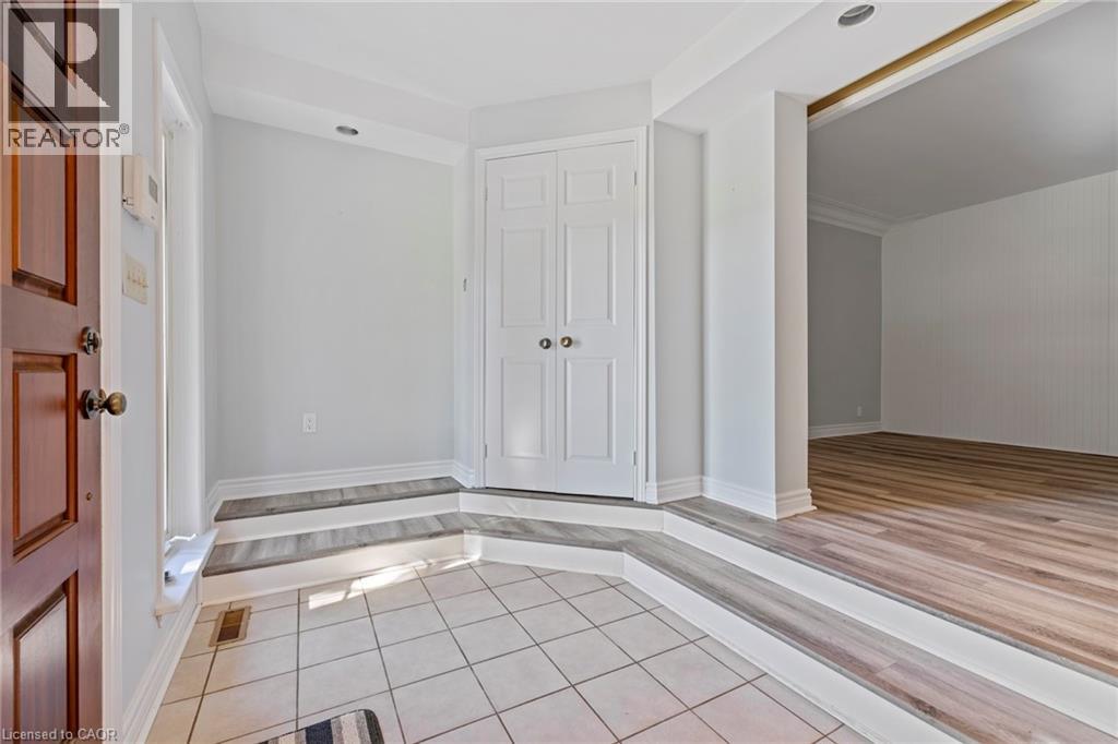 40 Bertram Drive, Dundas, Ontario  L9H 4T3 - Photo 6 - 40816760