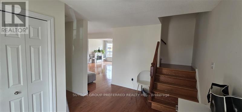 912 Grenfell Drive, London North, Ontario  N5X 4R8 - Photo 2 - X12942760