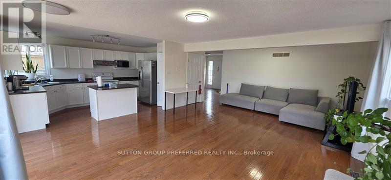 912 Grenfell Drive, London North, Ontario  N5X 4R8 - Photo 4 - X12942760