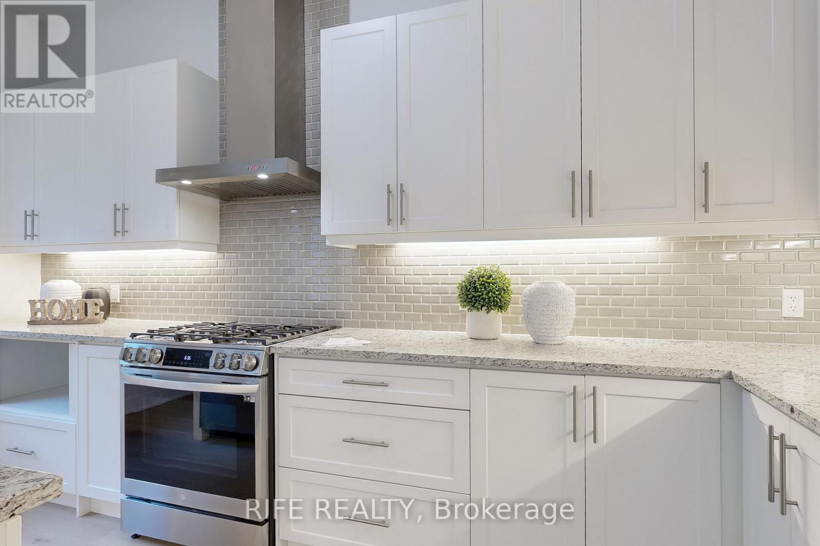 234 Sikura Circle, Aurora, Ontario  L4G 3Y8 - Photo 18 - N12942742