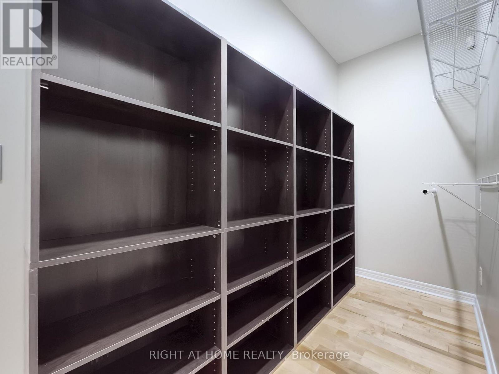 3585 Stonecutter Crescent, Mississauga, Ontario  L5M 7N7 - Photo 17 - W12942770