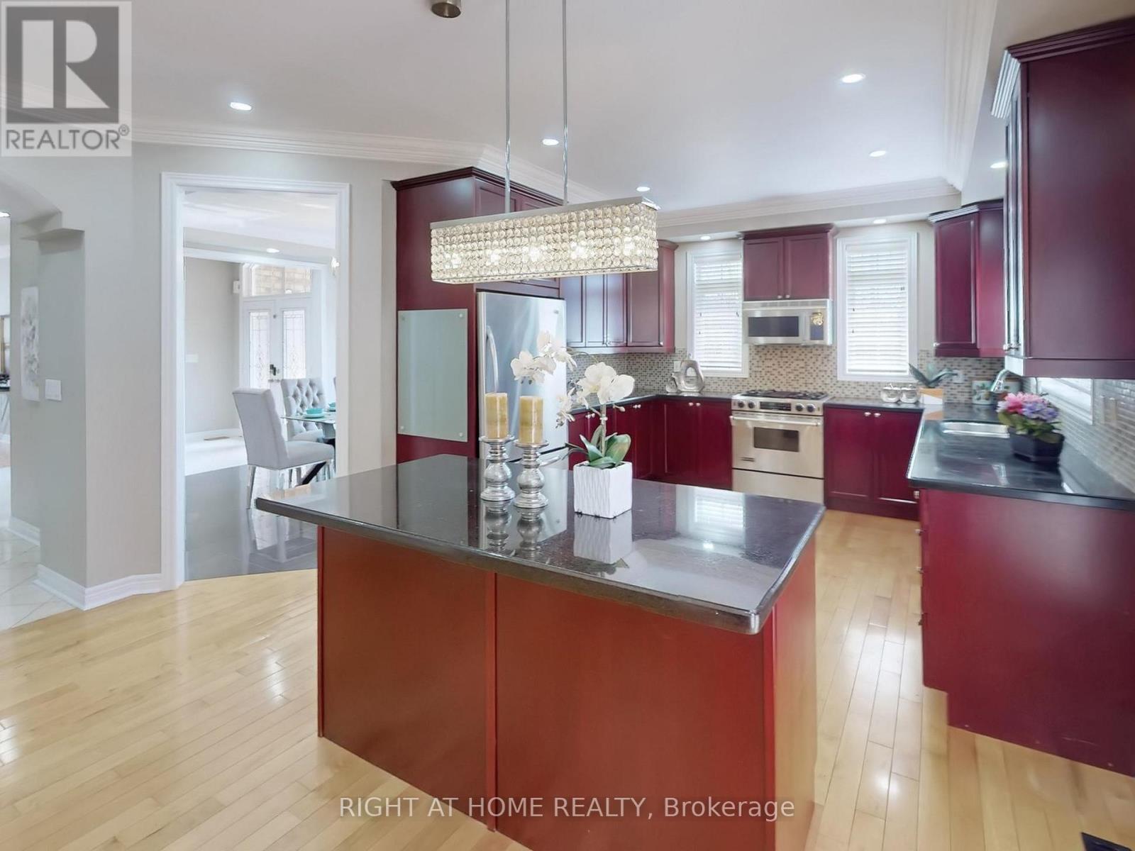 3585 Stonecutter Crescent, Mississauga, Ontario  L5M 7N7 - Photo 7 - W12942770