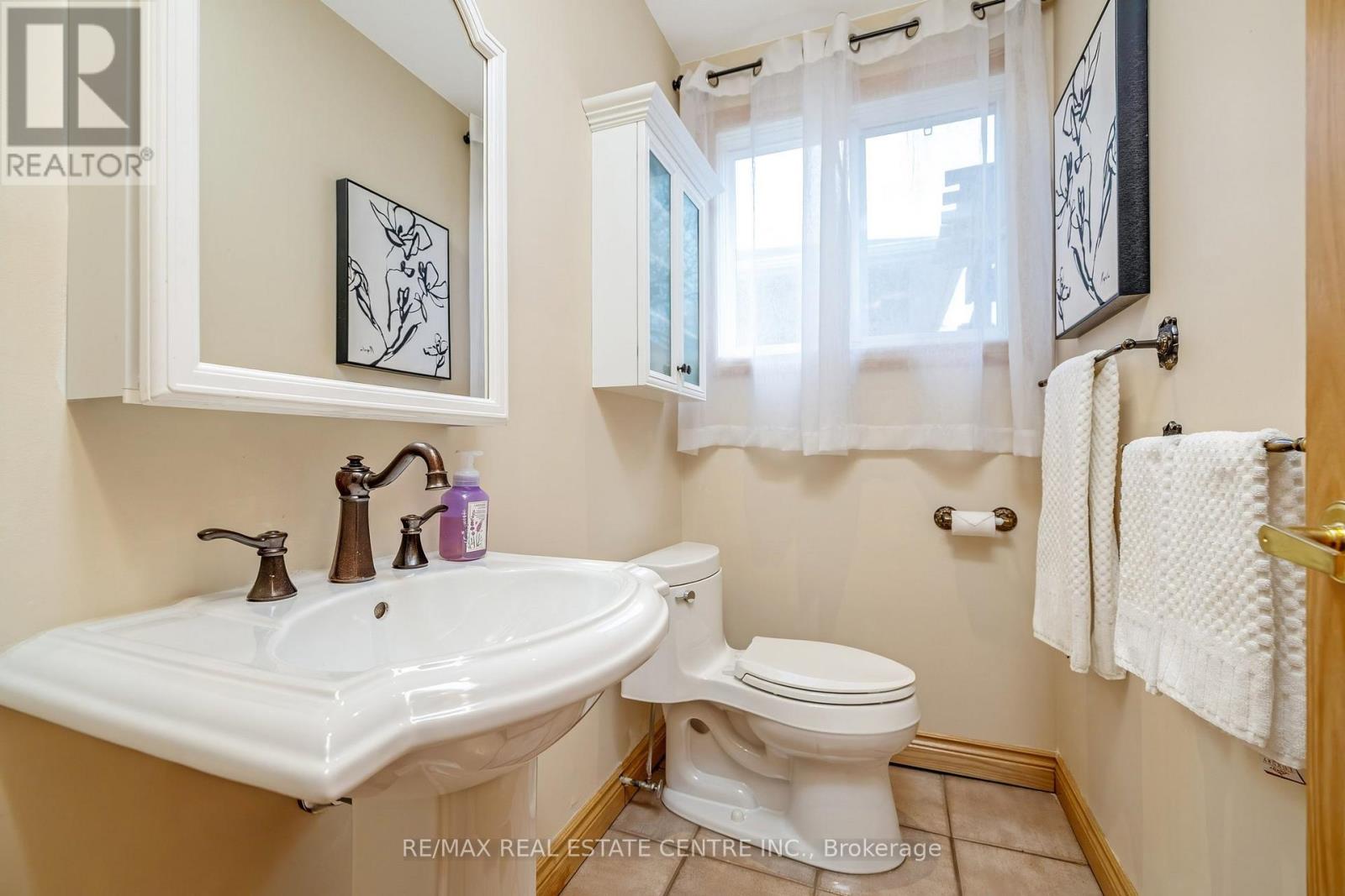 224 White Pines Drive, Burlington, Ontario  L7L 4E7 - Photo 15 - W12942786