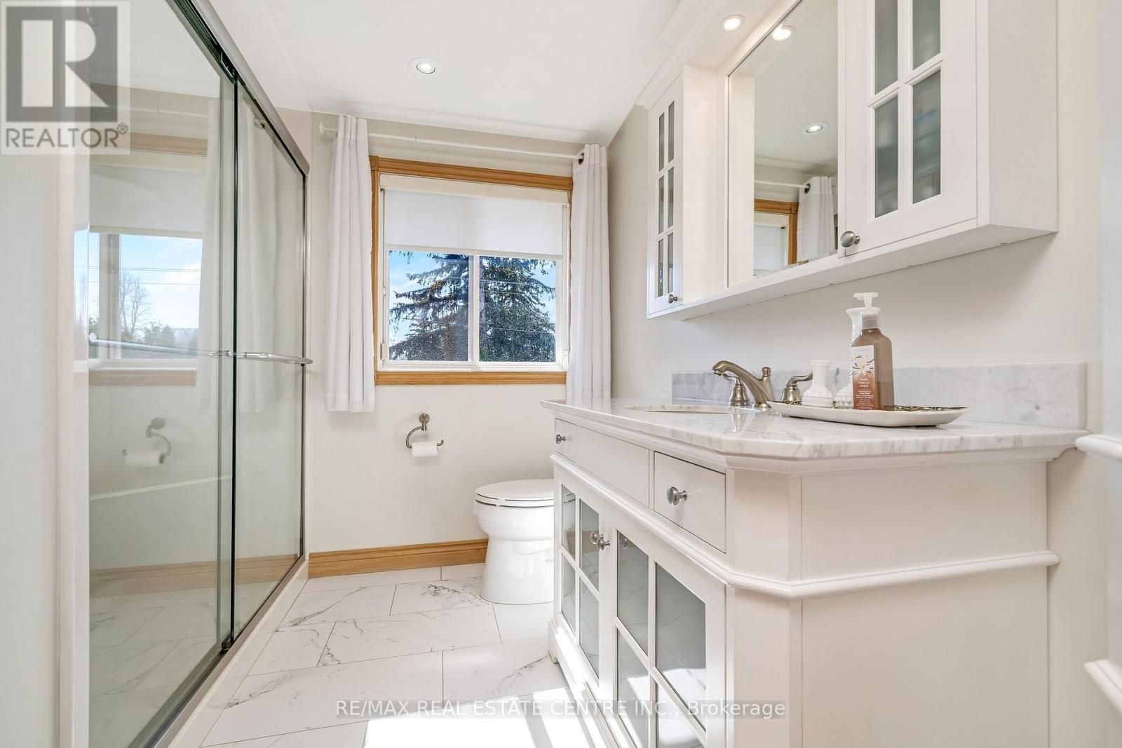 224 White Pines Drive, Burlington, Ontario  L7L 4E7 - Photo 19 - W12942786